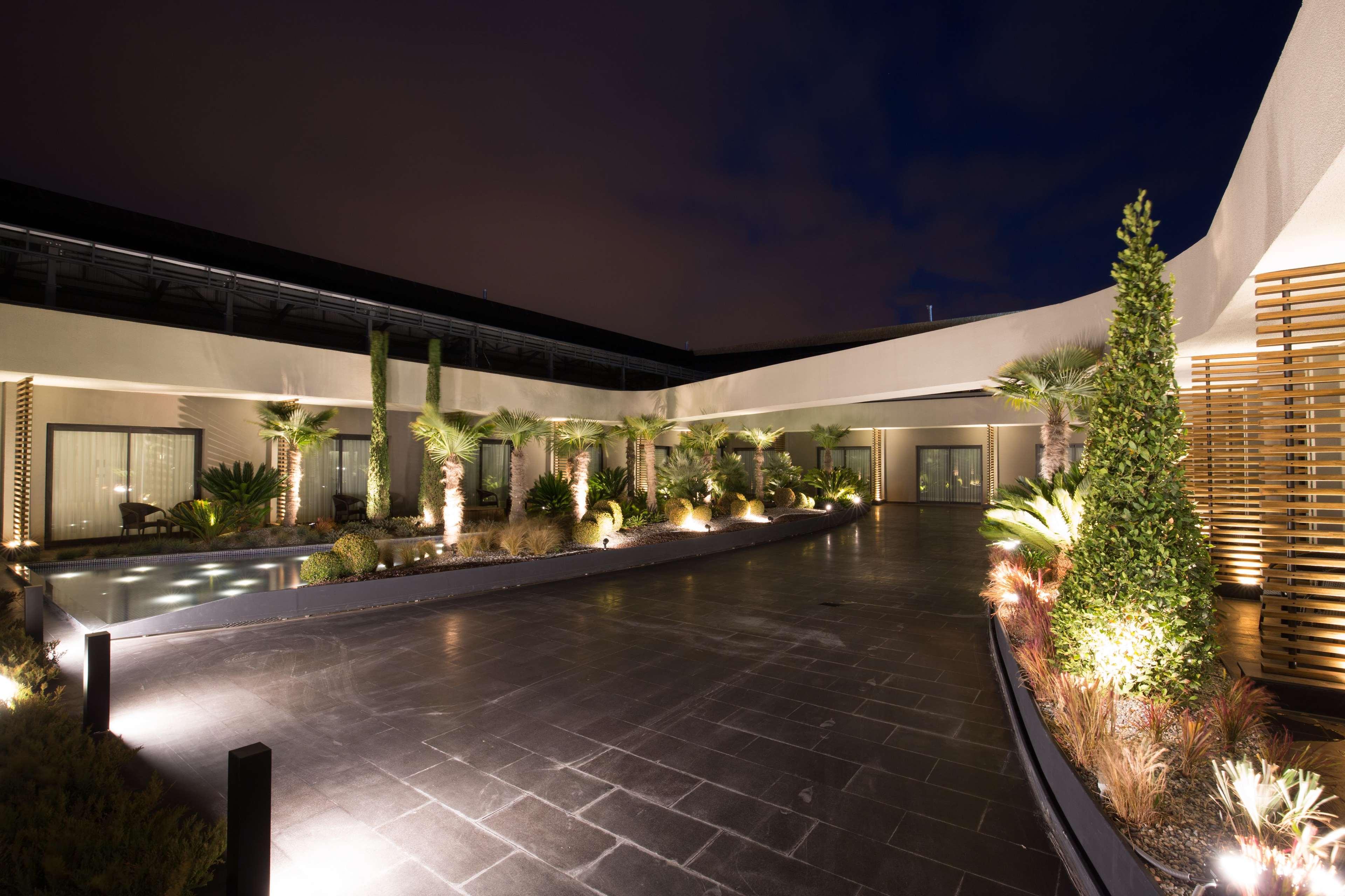 Doubletree By Hilton Airport