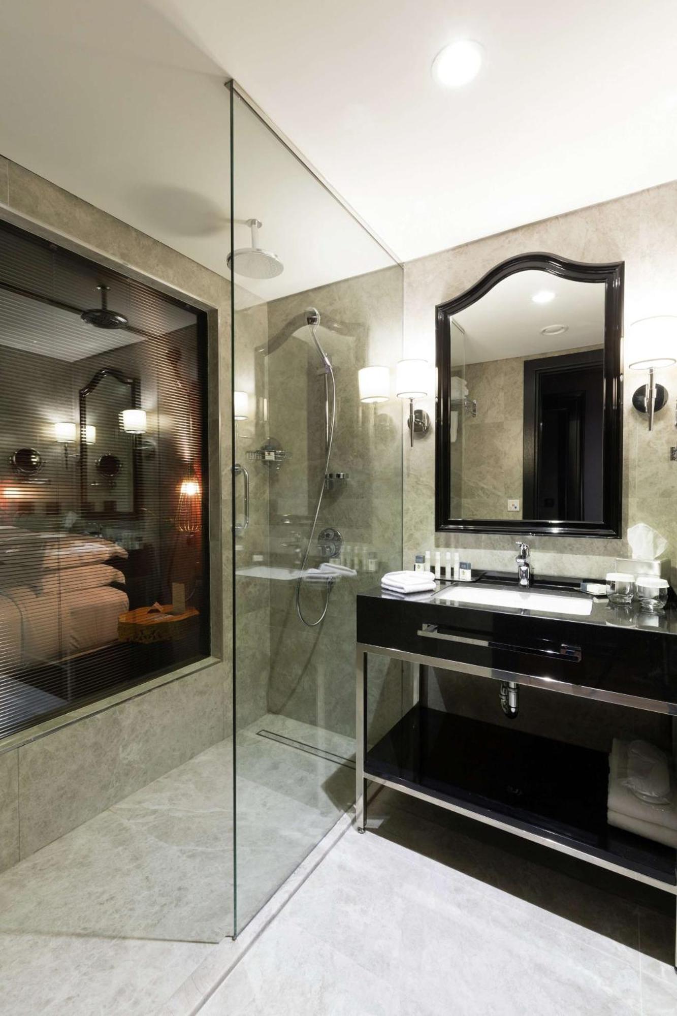 Doubletree By Hilton Airport Hotel