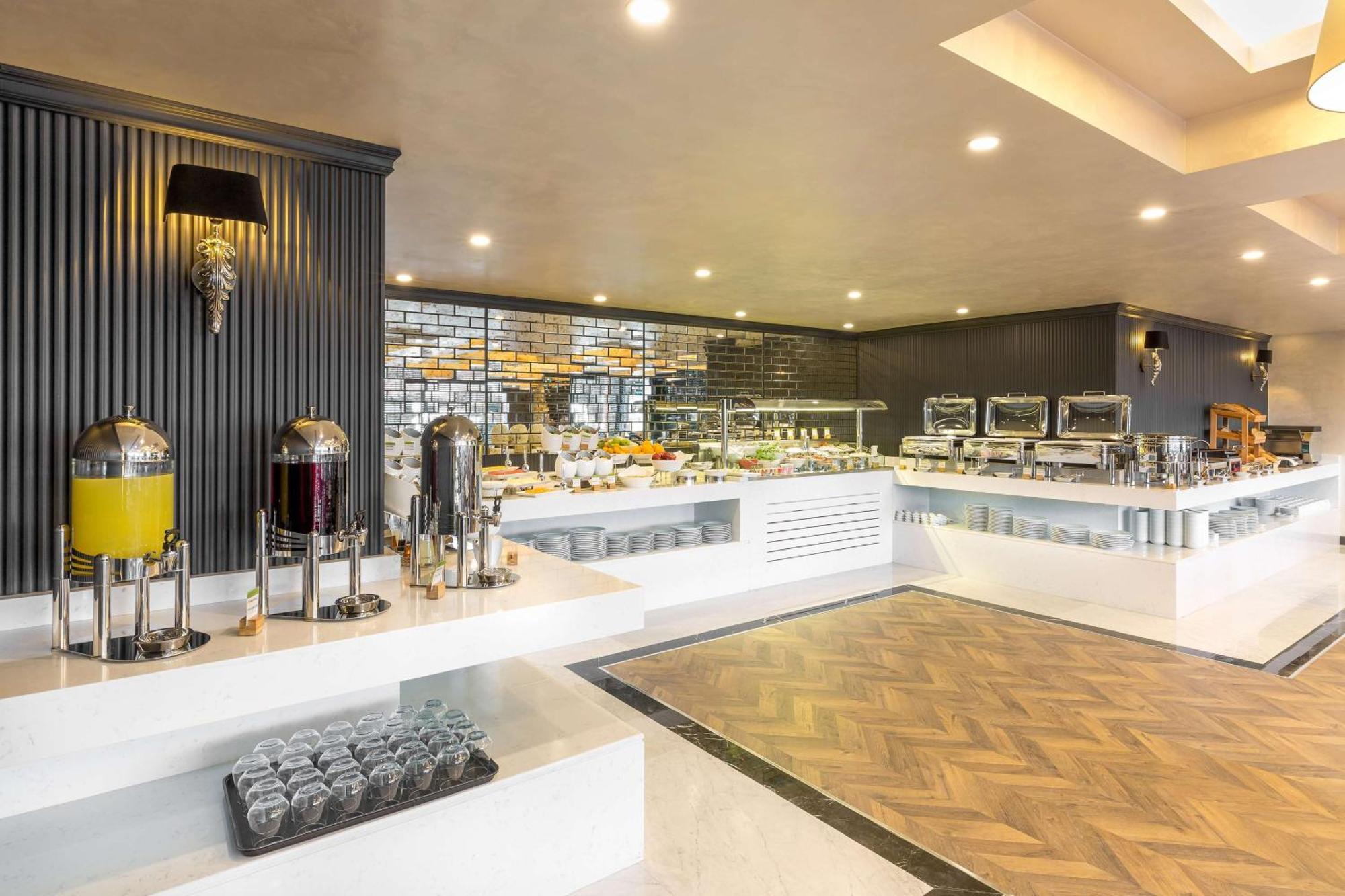 Hotel Doubletree By Hilton Airport 4*